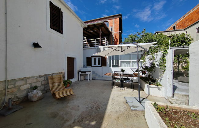 Stunning 2-bed House in Jezera With Sea Views - Photo 30
