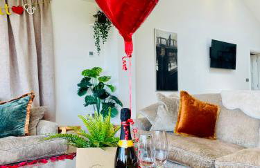 The Cuckoo's Retreat - Luxurious home with private garden & jacuzzi - Photo 49