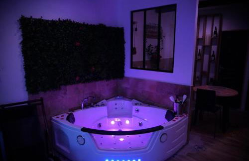 Maison Prestige Le Donjon des Plaisirs Jacuzzi - Foto 21
