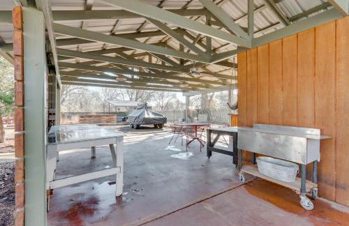 2 Mi to UA Central Fayetteville Home with Patios - Foto 30