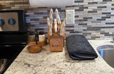 Pet Friendly Fully Furnished 1-Bedroom Oasis - Foto 5