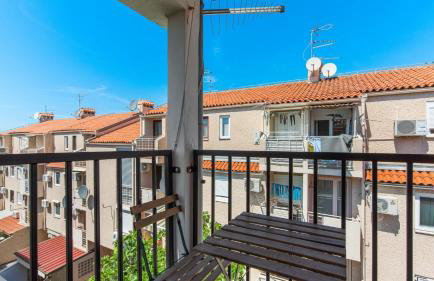 Apartment Anja with Balcony - Photo 2