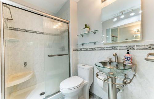 Perfect Getaway 3BR 3BA Home Close to Parks and Shopping - Foto 13