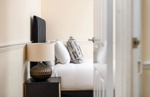 NEW Business & Long Stays- Sleeps7-by FabAccommodation - Foto 17