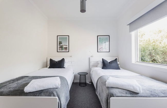 Clifftop Luxury With Spectacular Ocean Views - Photo 18