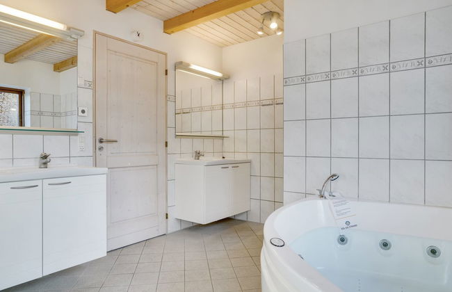 5 bedroom House in Væggerløse with terrace and sauna - Photo 14