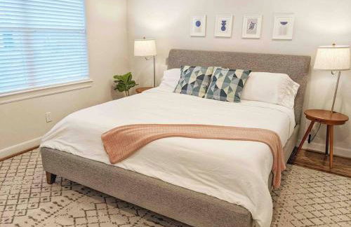 TMC 3-Story Townhome FREE EV Charge - Foto 4