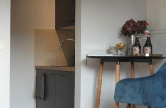 R B Apartment Hamburg Duo - perfekt für Monteure - Küchenzeile - Smart TV - Bad mit Toilette und Dusche auf dem Flur gegenüber des Zimmers zur Alleinnutzung - Foto 7