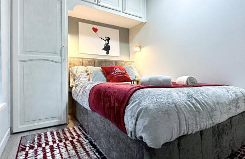 Joyful Jungle Jewel wBalcony & Foozeball-Ferndale - Foto 42