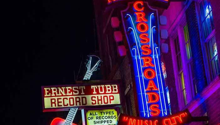 Percorrendo Nashville à noite