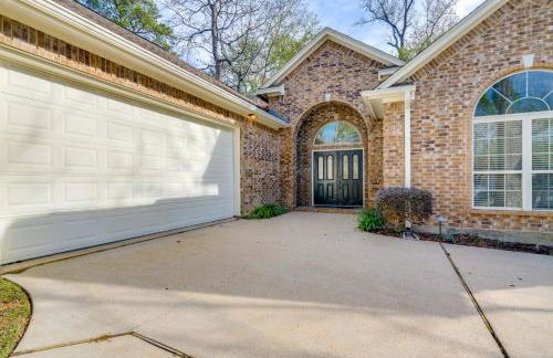 Spacious and Modern Home in Montgomery with Deck! - Foto 26