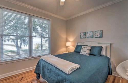 Lakefront Retreat with Game Room and Private Dock! - Foto 24