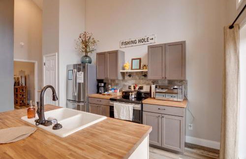 Lake Guntersville Getaway with Shared Boat Dock! - Foto 7