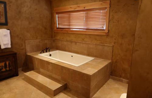 Luxury Home with Stunning 4 Peak Views - Foto 30