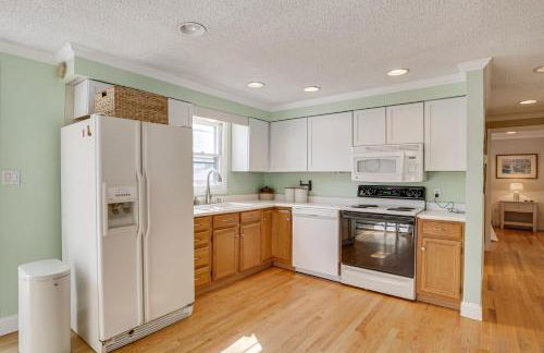 Coastal Retreat with Large Yard Less Than 1 Mi to Dtwn Saco! - Photo 9