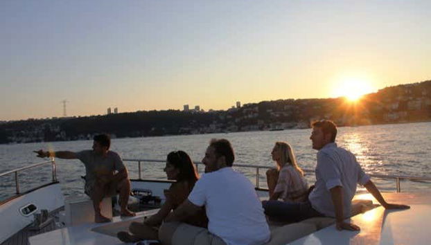 Coucher de soleil depuis le bateau de croisière