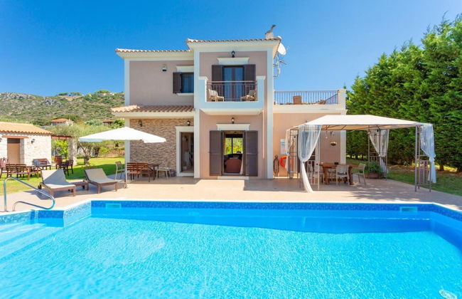 Villa Eufrosini Large Private Pool Walk to Beach Sea Views A C Wifi Car Not Required - 2301 - Foto 12