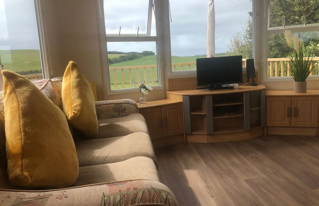 Captivating 2-bed Static Caravan in Holyhead - Photo 23