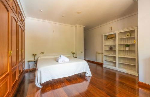 Mansión con Jacuzzi a 40 grados, gran piscina y Pádel - Photo 43