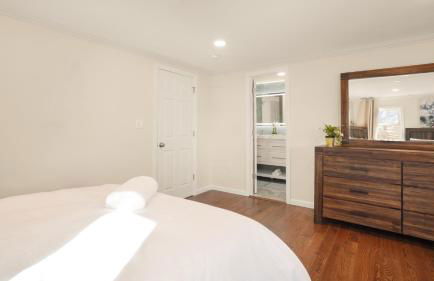 The Mod Pad! 15 minute from Airport, Free Parking! - Foto 12