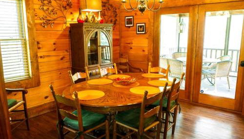 Log Cabin Rental with a Porch near Shenandoah National Park, Virginia - Photo 4