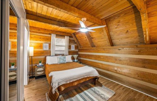 Charming A-Frame Cabin w Hot Tub & Mountain Views - Foto 29