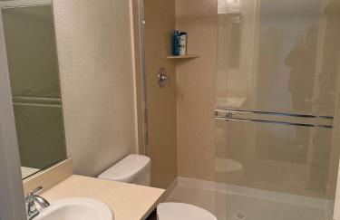 Charming 3-bedroom condo with WiFi, AC in Newark - Foto 3