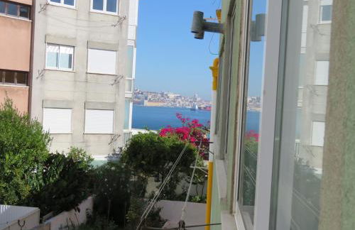 TEJO HOUSE RIVER Lisbon (Cacilhas) - Foto 26