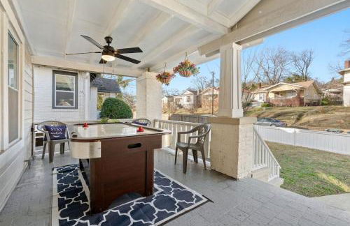 Mara Retreat with Fire Pit-Grill-Patio-Games-Jacuzzi - Photo 3