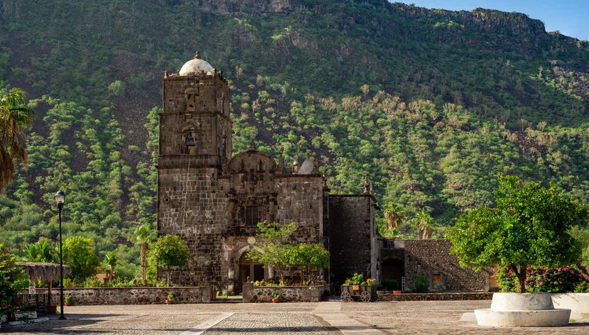 Excursión a la misión de San Javier - Foto 2, Admirando la arquitectura de la misión de San Javier