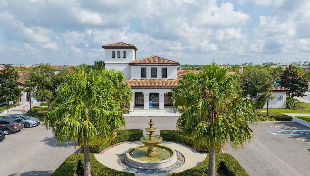 Fabulous 5BR Townhome Pet Friendly - Private Pool - Windsor Island - Foto 1, Imagen principal