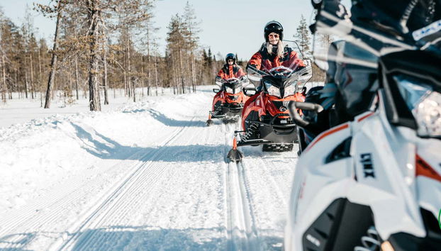 Snowmobile tour in Äkäslompolo
