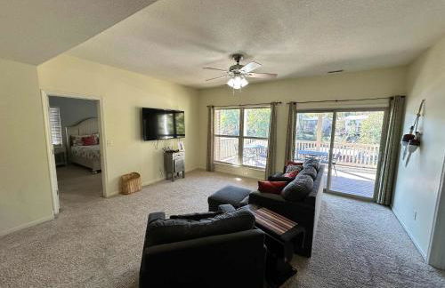 Lake It Easy - Waterfront Getaway with 7 Bedrooms - Foto 22