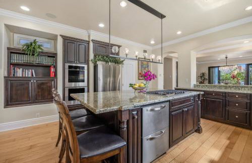 Beach Retreat- Walk to Beach, BBQ, Oceanview Rooftop & Firepit - Foto 31