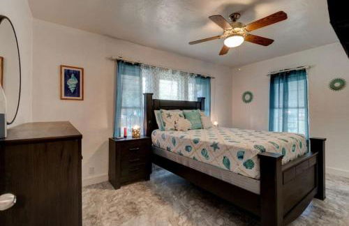 Shark Shack large house minutes to the beach - Photo 6