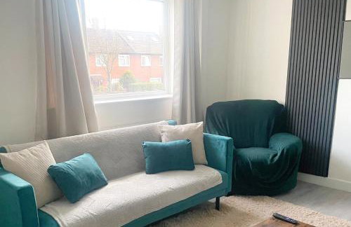 Business & Family Friendly 6 Bed Stay with Garden - Free Parking - Fast Wi-Fi and workspace - London & Essex Links - Photo 17