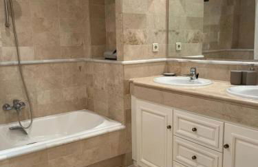 Luxury Apartment Elviria Hills - Stunning Views - Photo 24