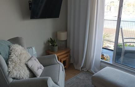 2 Bedroom Harbour Apartment - Photo 9