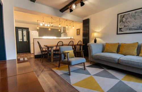 Former 16th Century Inn - In the heart of Macclesfield, gateway to the Peaks - Photo 7