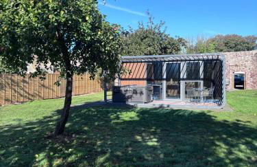 Glamping Pod with Hot Tub in Orchard - Foto 2