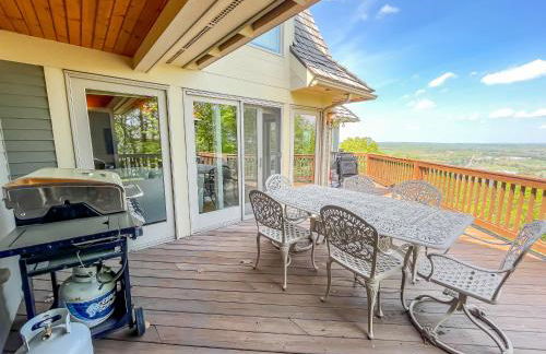 Luxury Stunning Mountaintop Home with Hot Tub and Lake Views - Foto 19