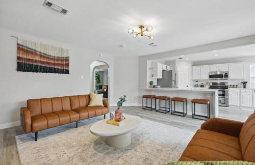 4BD Tropical Pool Oasis with a Game Room - Photo 5