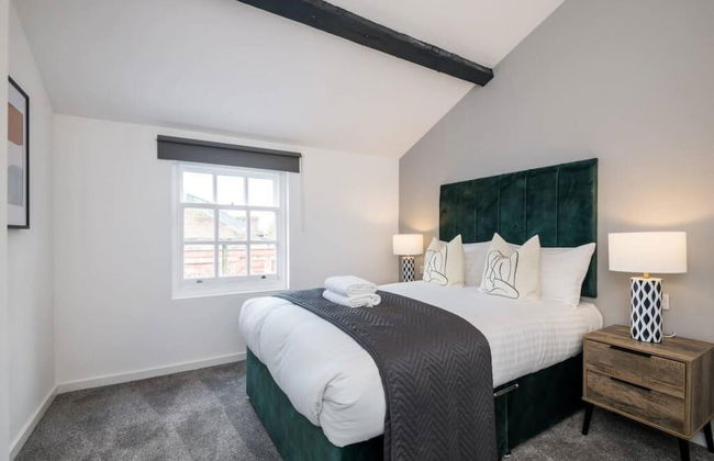 Host Apartments The Roscoe Carriage House - Photo 18