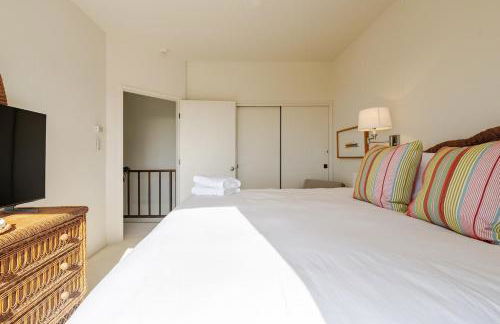 Beachfront Retreat with Ocean Views - Foto 32