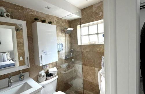 BRAND NEW! Lovely 1 Bedroom with Pool by the Beach - Foto 27