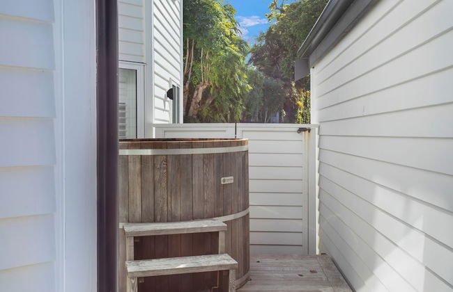 The Oasis Home with Hot Tub and Parking - Foto 28