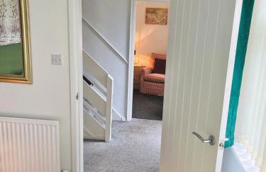 Lovely 4-bed home sleeps 8 Nr Bolton Stadium & M61 - Photo 51