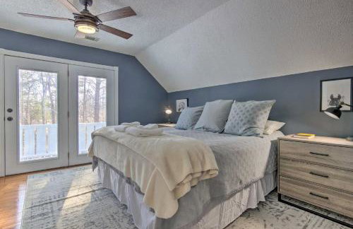 Blue Ridge Retreat with Mountain Views and Deck - Foto 10