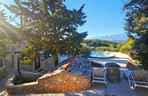 Cozy Home In Postira With Wifi - Photo 21