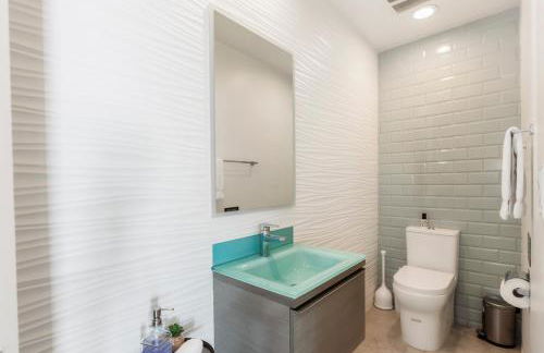 Malibu Breeze - hot tub, ocean view, steps to beach - Foto 34